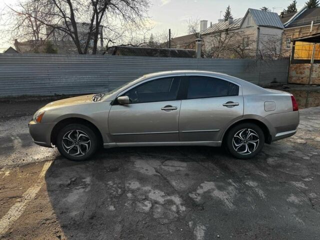 Сірий Міцубісі Галант, об'ємом двигуна 2.4 л та пробігом 120 тис. км за 4990 $, фото 1 на Automoto.ua