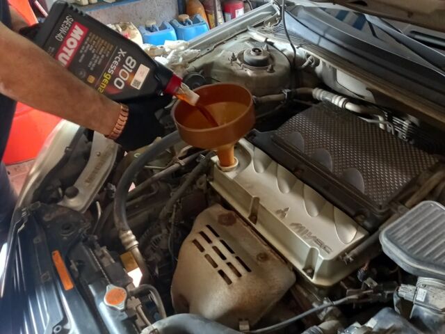 Серый Мицубиси Галант, объемом двигателя 2.4 л и пробегом 106 тыс. км за 3980 $, фото 14 на Automoto.ua