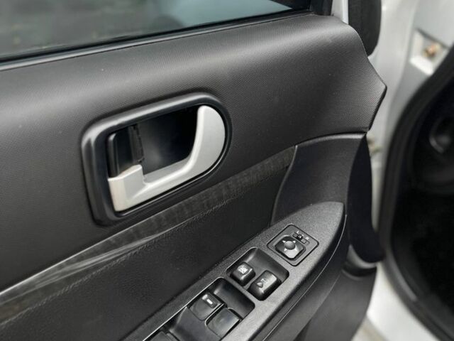 Сірий Міцубісі Галант, об'ємом двигуна 2.4 л та пробігом 220 тис. км за 2999 $, фото 9 на Automoto.ua