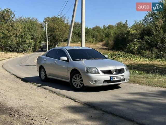 Серый Мицубиси Галант, объемом двигателя 2.38 л и пробегом 274 тыс. км за 5000 $, фото 1 на Automoto.ua