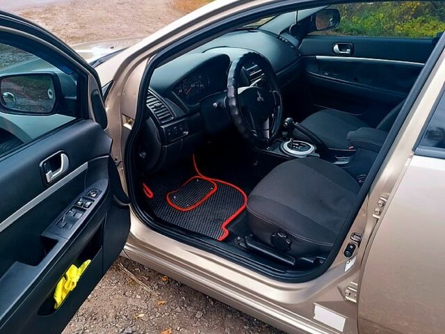 Сірий Міцубісі Галант, об'ємом двигуна 2.4 л та пробігом 280 тис. км за 5400 $, фото 8 на Automoto.ua