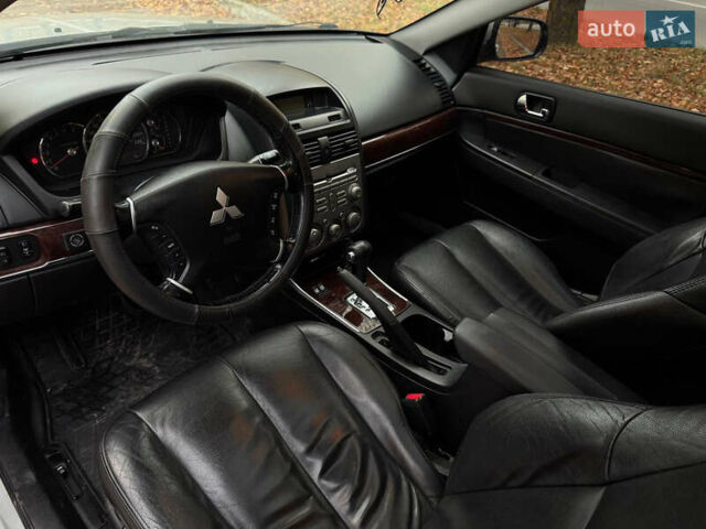 Серый Мицубиси Галант, объемом двигателя 2.38 л и пробегом 267 тыс. км за 3900 $, фото 5 на Automoto.ua