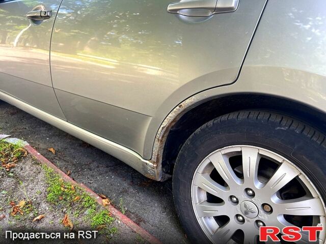 Серый Мицубиси Галант, объемом двигателя 2.4 л и пробегом 182 тыс. км за 5000 $, фото 6 на Automoto.ua