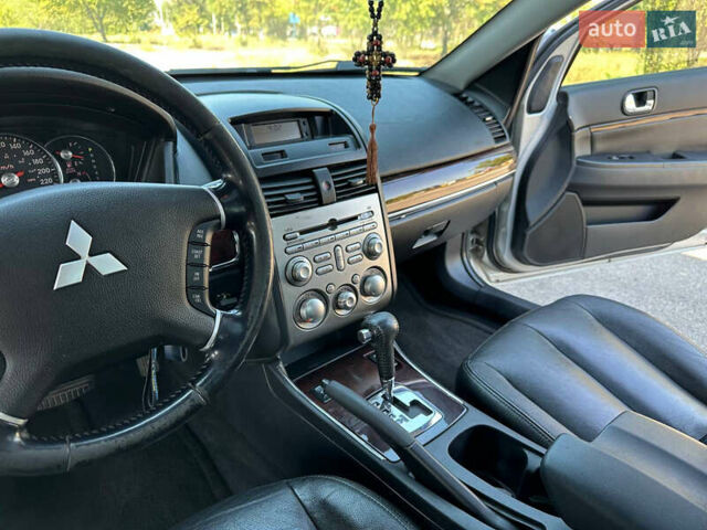 Серый Мицубиси Галант, объемом двигателя 2.38 л и пробегом 234 тыс. км за 5399 $, фото 10 на Automoto.ua