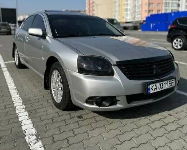 Серый Мицубиси Галант, объемом двигателя 2.38 л и пробегом 299 тыс. км за 3200 $, фото 1 на Automoto.ua