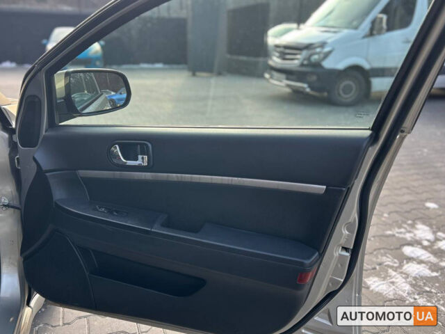 Серый Мицубиси Галант, объемом двигателя 2.4 л и пробегом 285 тыс. км за 6800 $, фото 18 на Automoto.ua