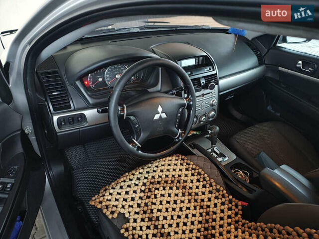 Сірий Міцубісі Галант, об'ємом двигуна 2.38 л та пробігом 352 тис. км за 4600 $, фото 2 на Automoto.ua
