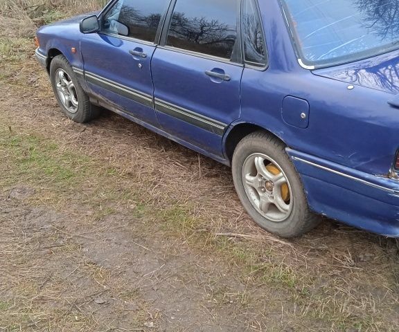 Синий Мицубиси Галант, объемом двигателя 1.8 л и пробегом 500 тыс. км за 1000 $, фото 1 на Automoto.ua