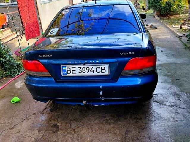 Синий Мицубиси Галант, объемом двигателя 2.5 л и пробегом 350 тыс. км за 2500 $, фото 1 на Automoto.ua