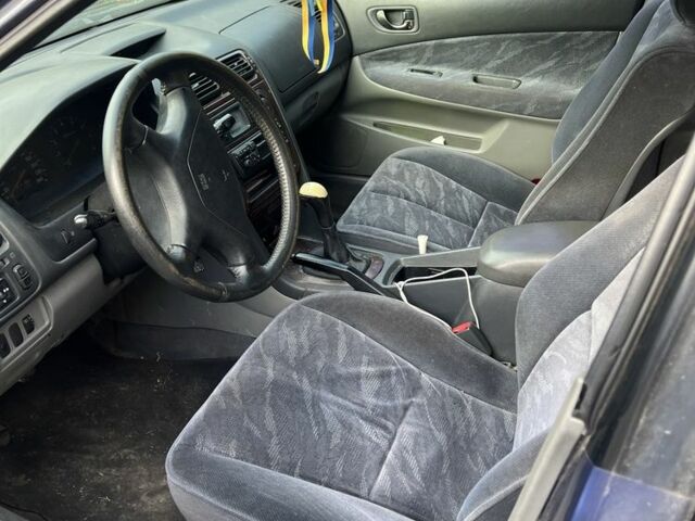 Синий Мицубиси Галант, объемом двигателя 2.5 л и пробегом 321 тыс. км за 1700 $, фото 5 на Automoto.ua