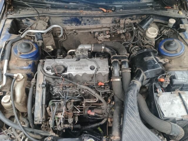 Синий Мицубиси Галант, объемом двигателя 2 л и пробегом 400 тыс. км за 1600 $, фото 1 на Automoto.ua