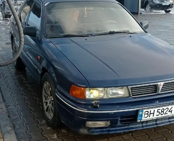 Синий Мицубиси Галант, объемом двигателя 2 л и пробегом 300 тыс. км за 2000 $, фото 1 на Automoto.ua