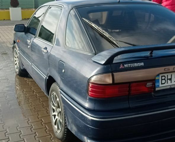 Синий Мицубиси Галант, объемом двигателя 2 л и пробегом 300 тыс. км за 2000 $, фото 6 на Automoto.ua