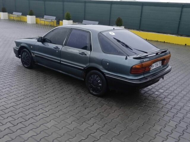 Зеленый Мицубиси Галант, объемом двигателя 1.8 л и пробегом 400 тыс. км за 1000 $, фото 1 на Automoto.ua