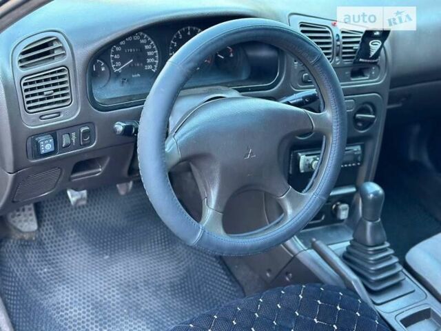 Зеленый Мицубиси Галант, объемом двигателя 1.8 л и пробегом 455 тыс. км за 1999 $, фото 6 на Automoto.ua