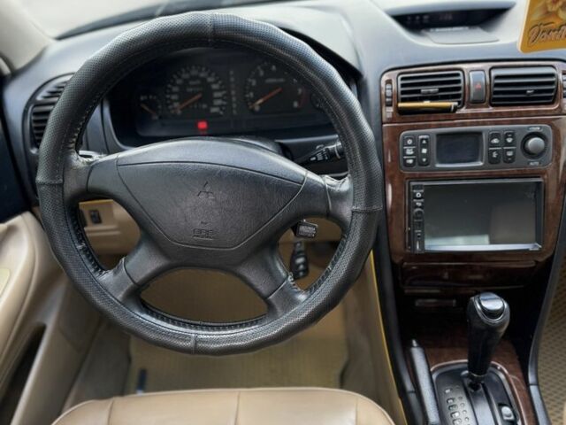 Зелений Міцубісі Галант, об'ємом двигуна 2.5 л та пробігом 300 тис. км за 2999 $, фото 9 на Automoto.ua