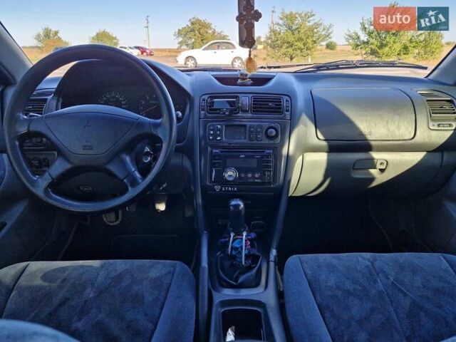 Зеленый Мицубиси Галант, объемом двигателя 2 л и пробегом 384 тыс. км за 3000 $, фото 8 на Automoto.ua