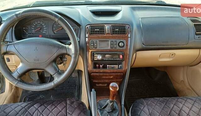 Зеленый Мицубиси Галант, объемом двигателя 2.5 л и пробегом 300 тыс. км за 3100 $, фото 9 на Automoto.ua
