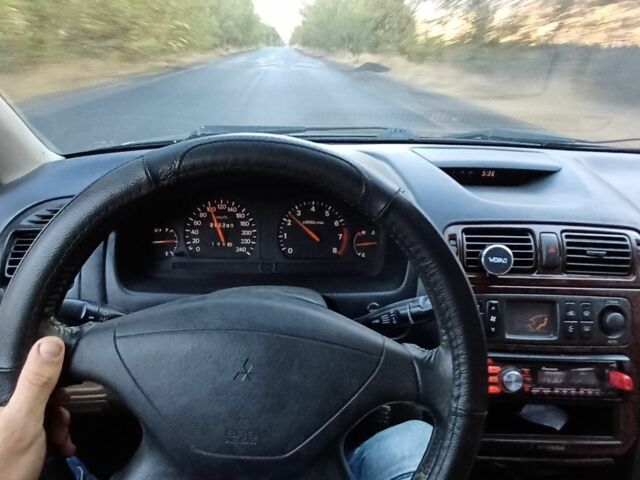 Зелений Міцубісі Галант, об'ємом двигуна 2.5 л та пробігом 300 тис. км за 3100 $, фото 5 на Automoto.ua