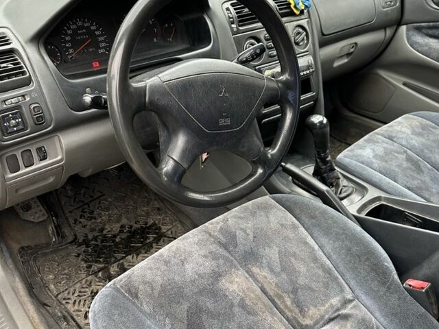 Мицубиси Галант 1997 в Черкассах на Automoto.ua Зеленый Мицубиси Галант, объемом двигателя 2 л и пробегом 300 тыс. км за 1300 $, фото 5 на Automoto.ua