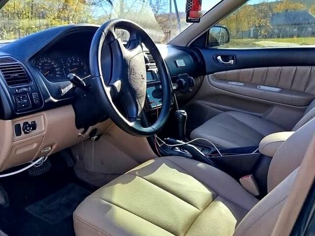 Зелений Міцубісі Галант, об'ємом двигуна 2.5 л та пробігом 350 тис. км за 2500 $, фото 5 на Automoto.ua
