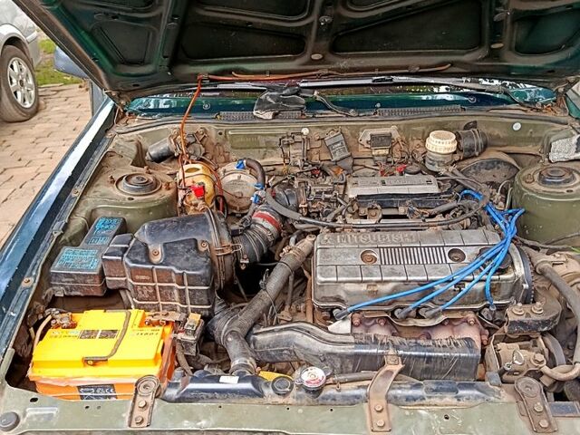 Зеленый Мицубиси Галант, объемом двигателя 1.9 л и пробегом 300 тыс. км за 1000 $, фото 1 на Automoto.ua