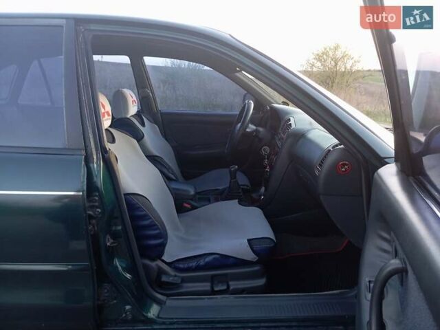 Зеленый Мицубиси Галант, объемом двигателя 2 л и пробегом 325 тыс. км за 2400 $, фото 18 на Automoto.ua