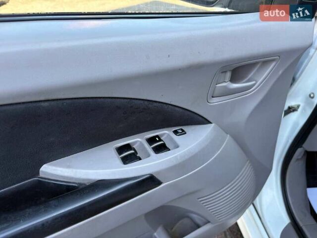 Белый Мицубиси Грандис, объемом двигателя 2.38 л и пробегом 185 тыс. км за 6700 $, фото 8 на Automoto.ua