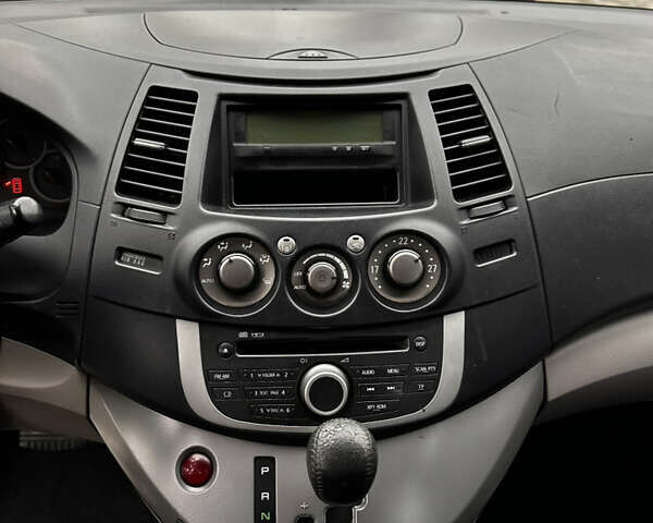 Белый Мицубиси Грандис, объемом двигателя 2.4 л и пробегом 340 тыс. км за 3400 $, фото 17 на Automoto.ua