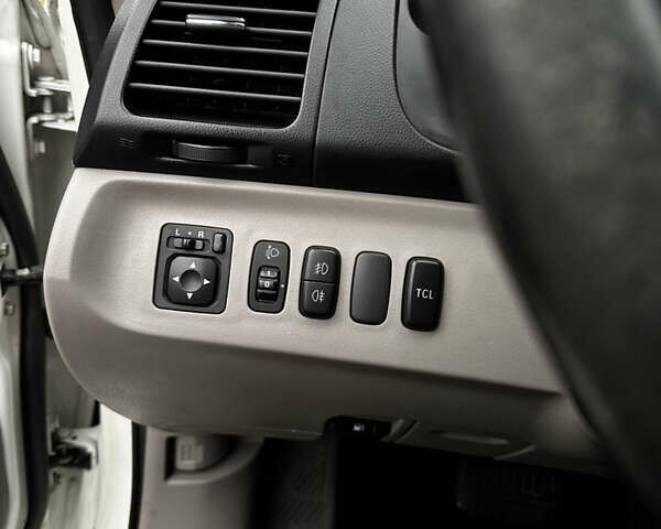 Белый Мицубиси Грандис, объемом двигателя 2.4 л и пробегом 340 тыс. км за 3400 $, фото 22 на Automoto.ua