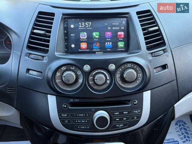 Белый Мицубиси Грандис, объемом двигателя 2.38 л и пробегом 185 тыс. км за 6700 $, фото 13 на Automoto.ua