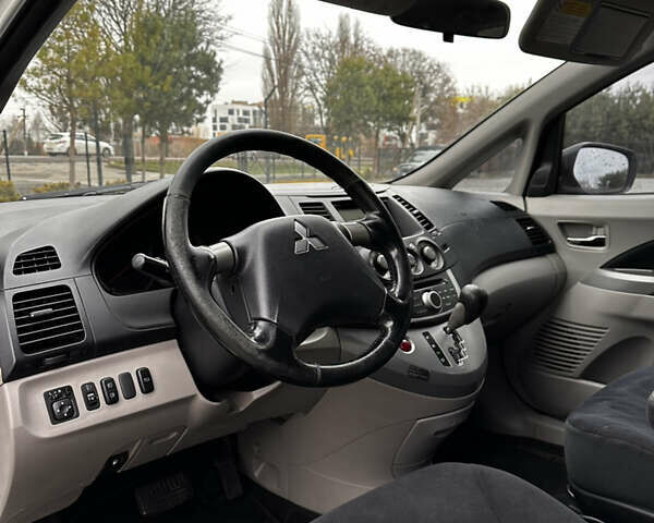Белый Мицубиси Грандис, объемом двигателя 2.4 л и пробегом 340 тыс. км за 3400 $, фото 13 на Automoto.ua