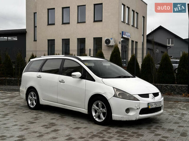Белый Мицубиси Грандис, объемом двигателя 2.4 л и пробегом 340 тыс. км за 3400 $, фото 2 на Automoto.ua