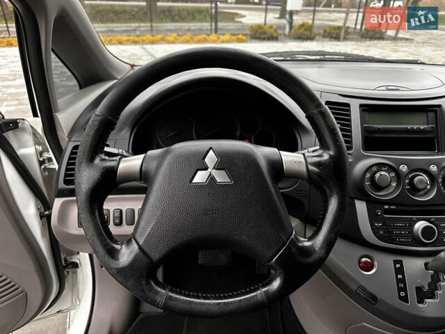 Белый Мицубиси Грандис, объемом двигателя 2.4 л и пробегом 340 тыс. км за 3400 $, фото 15 на Automoto.ua
