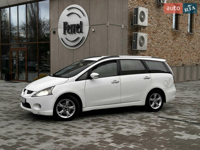 Белый Мицубиси Грандис, объемом двигателя 2.4 л и пробегом 340 тыс. км за 3400 $, фото 1 на Automoto.ua