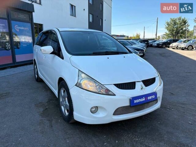 Белый Мицубиси Грандис, объемом двигателя 2.38 л и пробегом 185 тыс. км за 6700 $, фото 2 на Automoto.ua