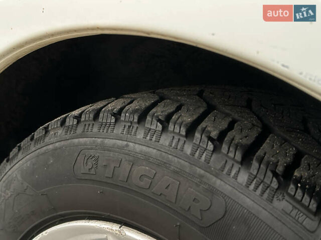 Белый Мицубиси Грандис, объемом двигателя 2.4 л и пробегом 340 тыс. км за 3400 $, фото 12 на Automoto.ua