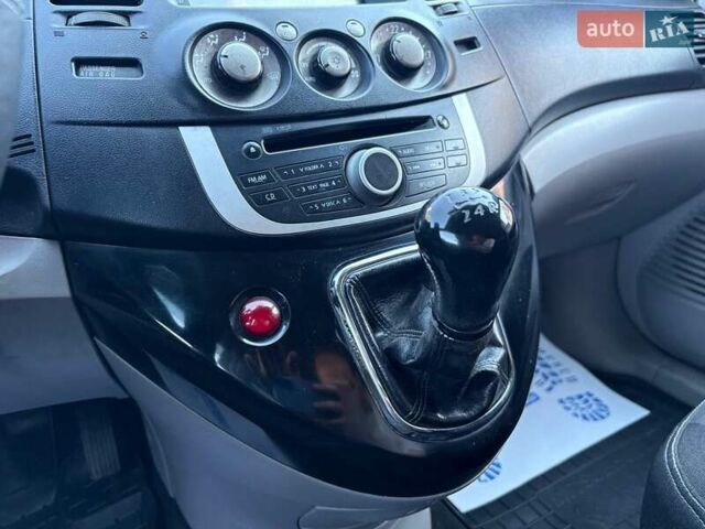 Белый Мицубиси Грандис, объемом двигателя 2.38 л и пробегом 185 тыс. км за 6700 $, фото 14 на Automoto.ua