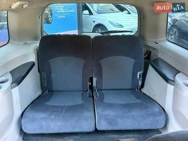 Белый Мицубиси Грандис, объемом двигателя 2.38 л и пробегом 185 тыс. км за 6700 $, фото 17 на Automoto.ua