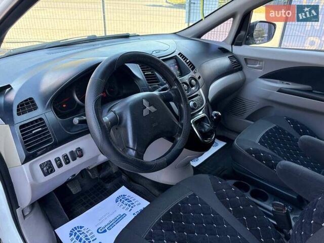 Белый Мицубиси Грандис, объемом двигателя 2.38 л и пробегом 185 тыс. км за 6700 $, фото 10 на Automoto.ua