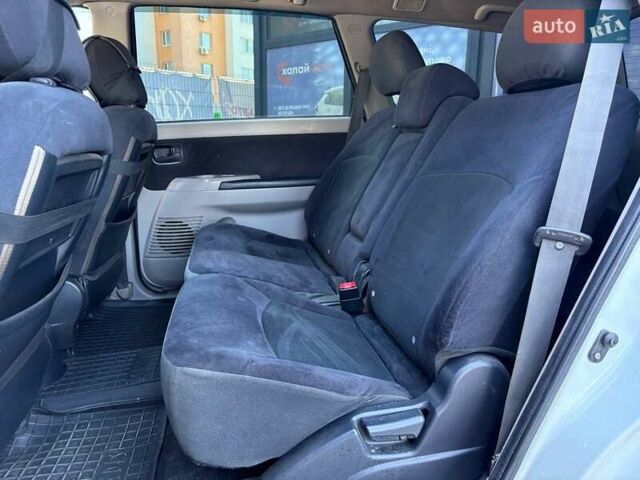 Белый Мицубиси Грандис, объемом двигателя 2.38 л и пробегом 185 тыс. км за 6700 $, фото 16 на Automoto.ua