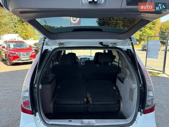 Белый Мицубиси Грандис, объемом двигателя 2.38 л и пробегом 185 тыс. км за 6700 $, фото 18 на Automoto.ua