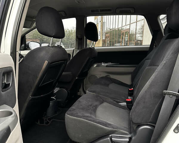 Белый Мицубиси Грандис, объемом двигателя 2.4 л и пробегом 340 тыс. км за 3400 $, фото 24 на Automoto.ua