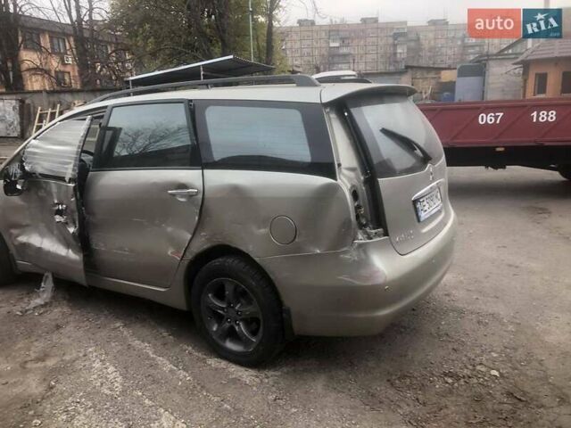 Бежевый Мицубиси Грандис, объемом двигателя 2.38 л и пробегом 200 тыс. км за 3500 $, фото 3 на Automoto.ua