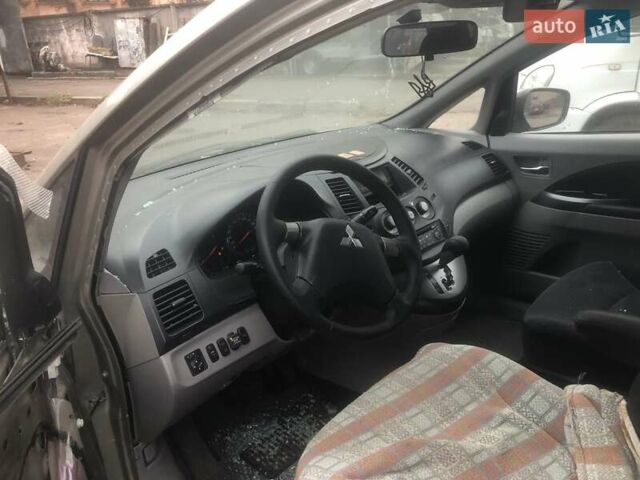 Бежевый Мицубиси Грандис, объемом двигателя 2.38 л и пробегом 200 тыс. км за 3500 $, фото 4 на Automoto.ua