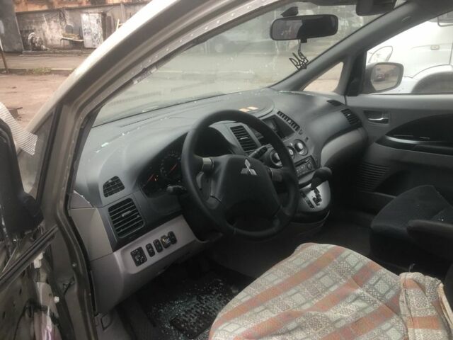 Бежевый Мицубиси Грандис, объемом двигателя 2.4 л и пробегом 200 тыс. км за 3500 $, фото 2 на Automoto.ua