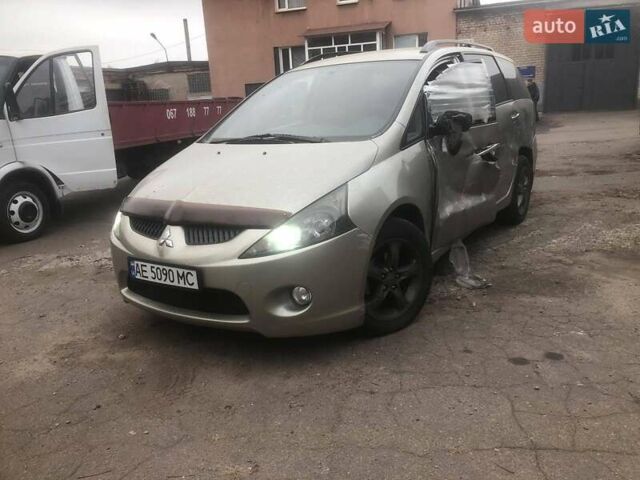 Бежевый Мицубиси Грандис, объемом двигателя 2.38 л и пробегом 200 тыс. км за 3500 $, фото 2 на Automoto.ua