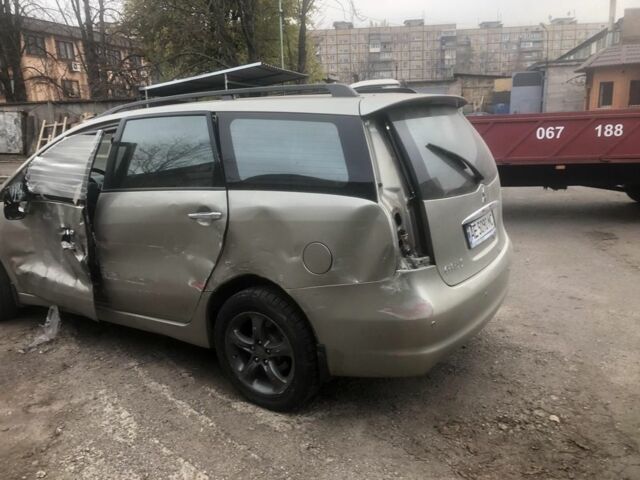 Бежевый Мицубиси Грандис, объемом двигателя 2.4 л и пробегом 200 тыс. км за 3500 $, фото 5 на Automoto.ua