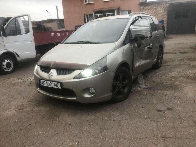 Бежевый Мицубиси Грандис, объемом двигателя 2.4 л и пробегом 200 тыс. км за 3500 $, фото 1 на Automoto.ua