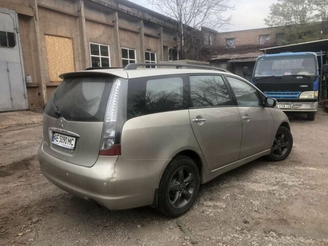 Бежевый Мицубиси Грандис, объемом двигателя 2.4 л и пробегом 200 тыс. км за 3500 $, фото 3 на Automoto.ua